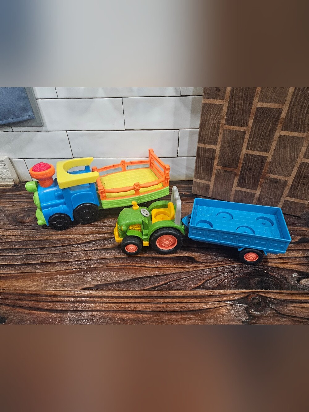 Fisher Price Little People Lights & Sounds Musical Farm Train & Tracktor